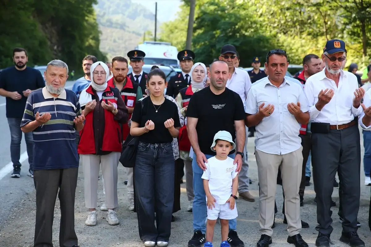 giresunda-sel-afetinin-besinci-yilinda-sehit-askerler-ile-kayip-operator-anildi-ZTrMmbA5.jpg